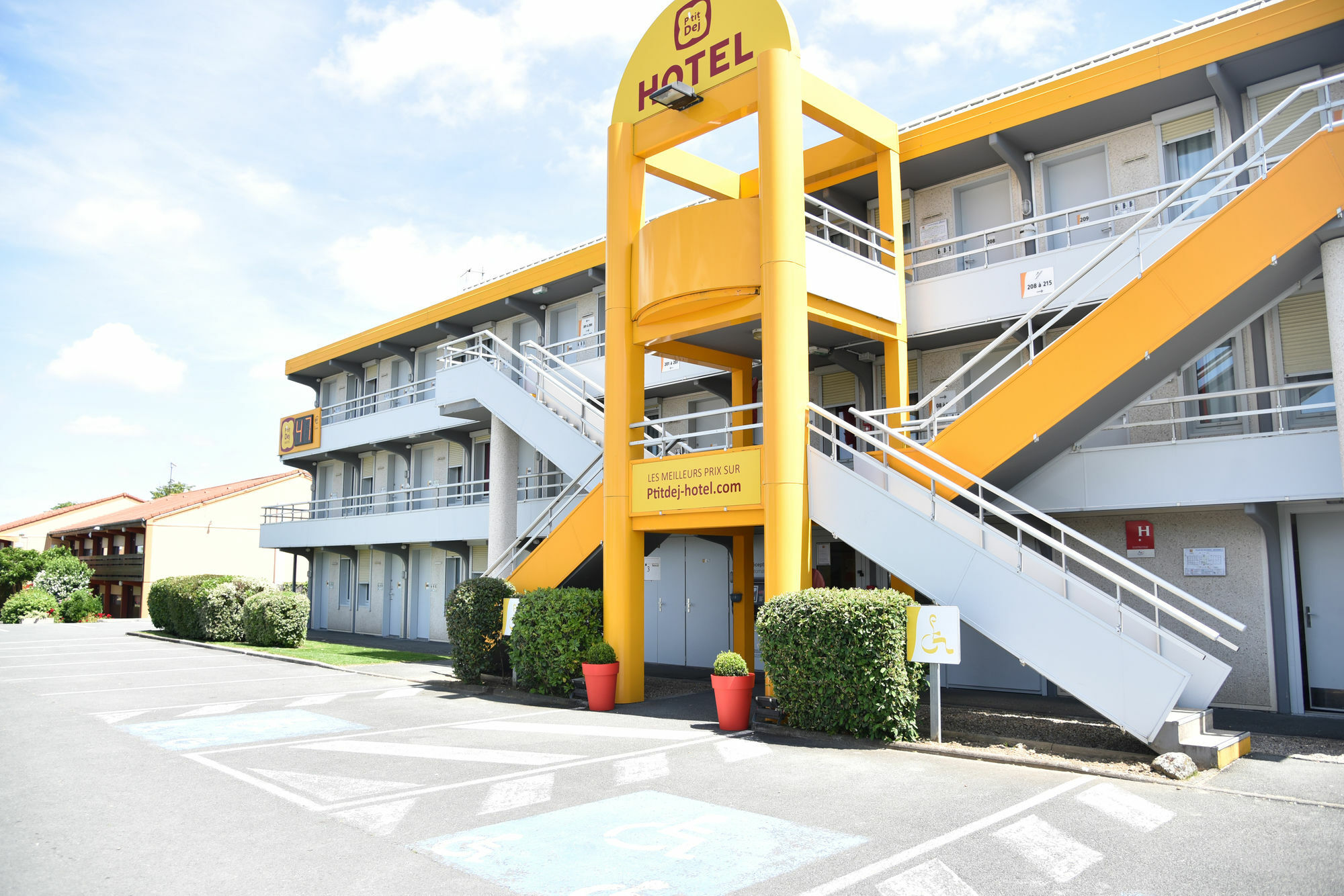 Premiere Classe Saintes Exterior photo